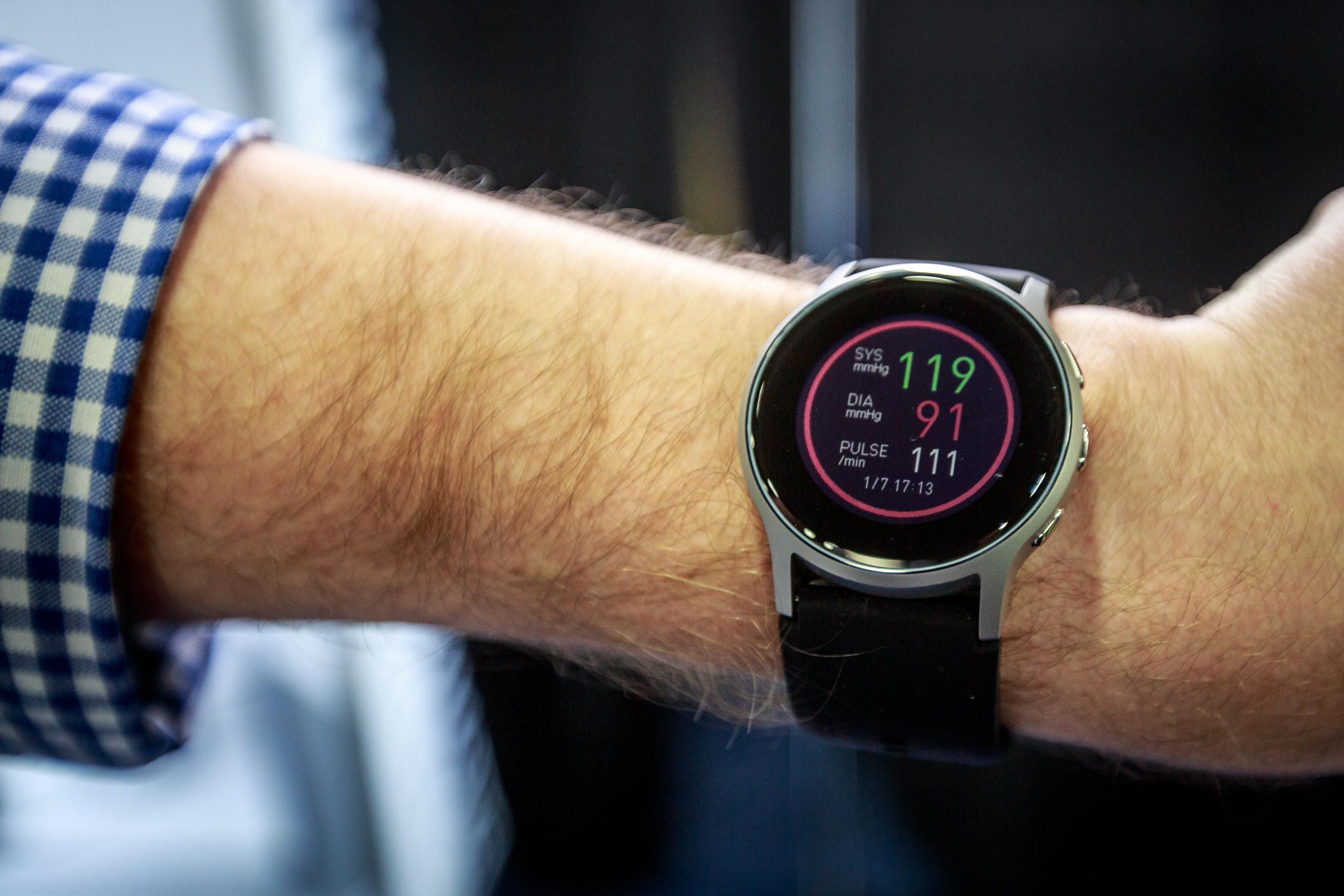 Omron HeartGuide Smartwatch pirmā FDA apstiprinātā asinsspiediena monitora ierīce?