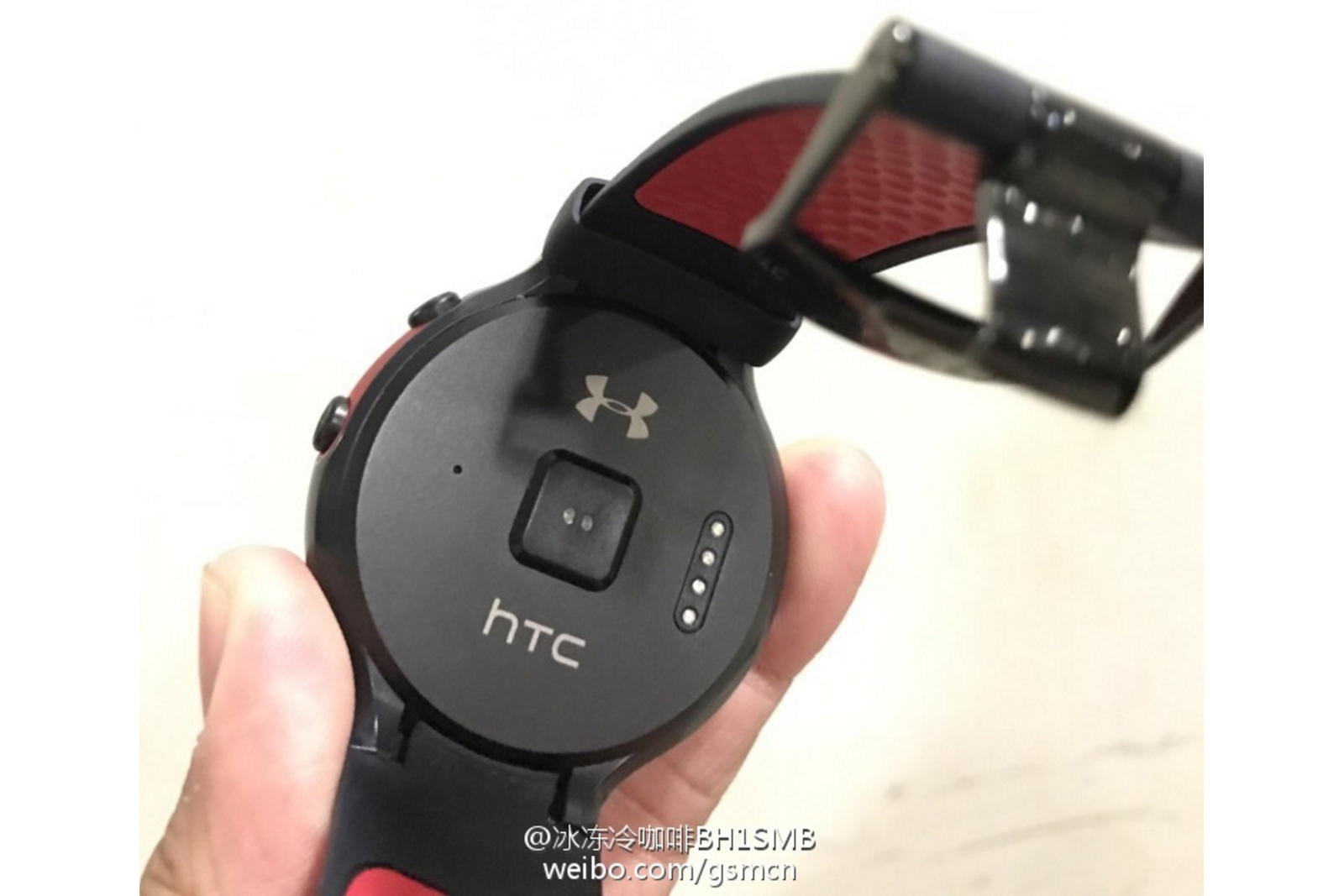 [FOTOATTĒLI] Vai tas ir baumotais HTC Android Wear pulkstenis?